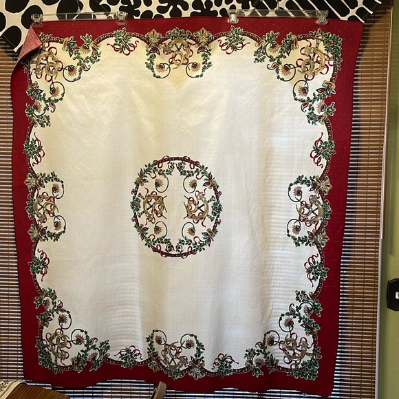 Holiday/Christmas tablecloth. - Picture 1 of 9